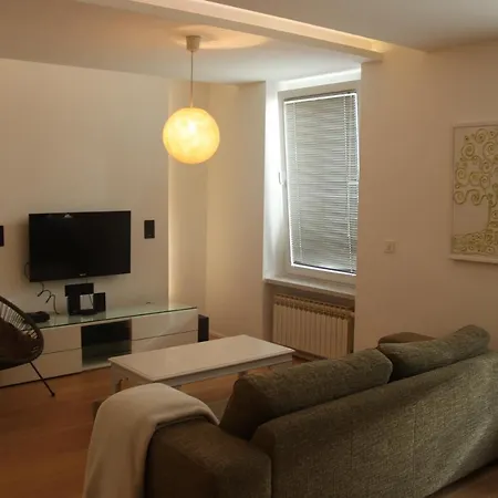 公寓 Moonlight Shadow *